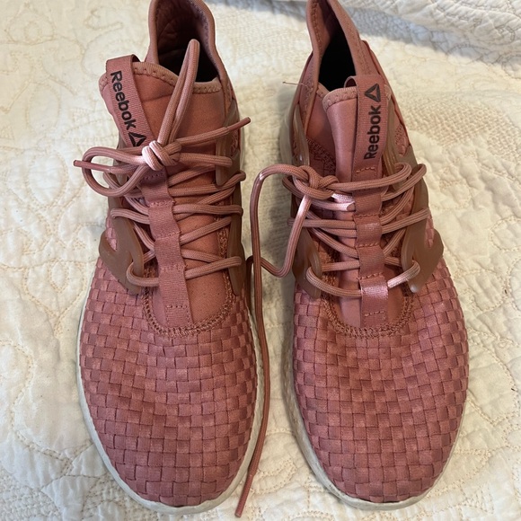 Reebok Women’s size 8 Mauve Sneakers GUC - Picture 1 of 4